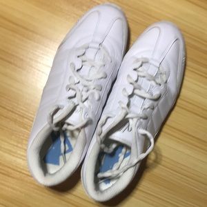 Cheer Shoes + bag - still in good condition